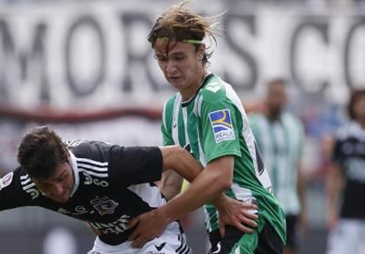 El joven Félix Garreta (dcha.), durante su etapa en el Betis.