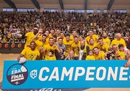 El Refitel Lliria posa con el cartel de campeón de la Fase de Ascenso.