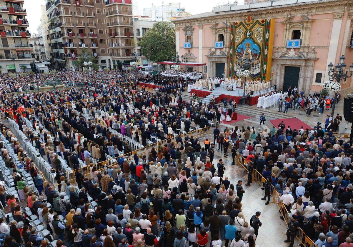 La Missa d'Infants celebrada este domingo en la plaza de la Virgen.