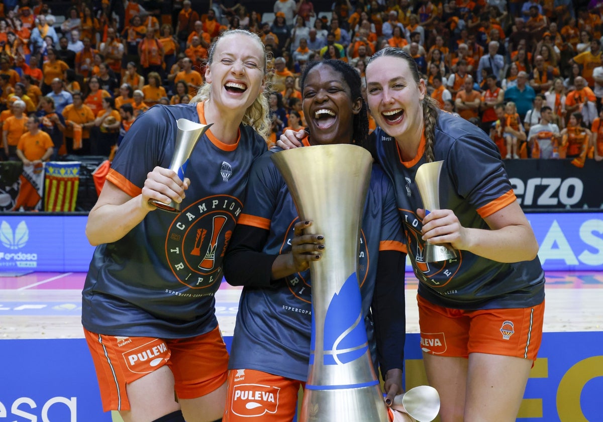 Gülich, Fingall y Hempe celebran el título de la Liga Femenina en la Fonteta.