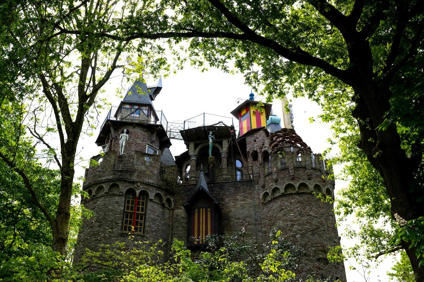 El neerlandés de 76 años que construyó su propio castillo