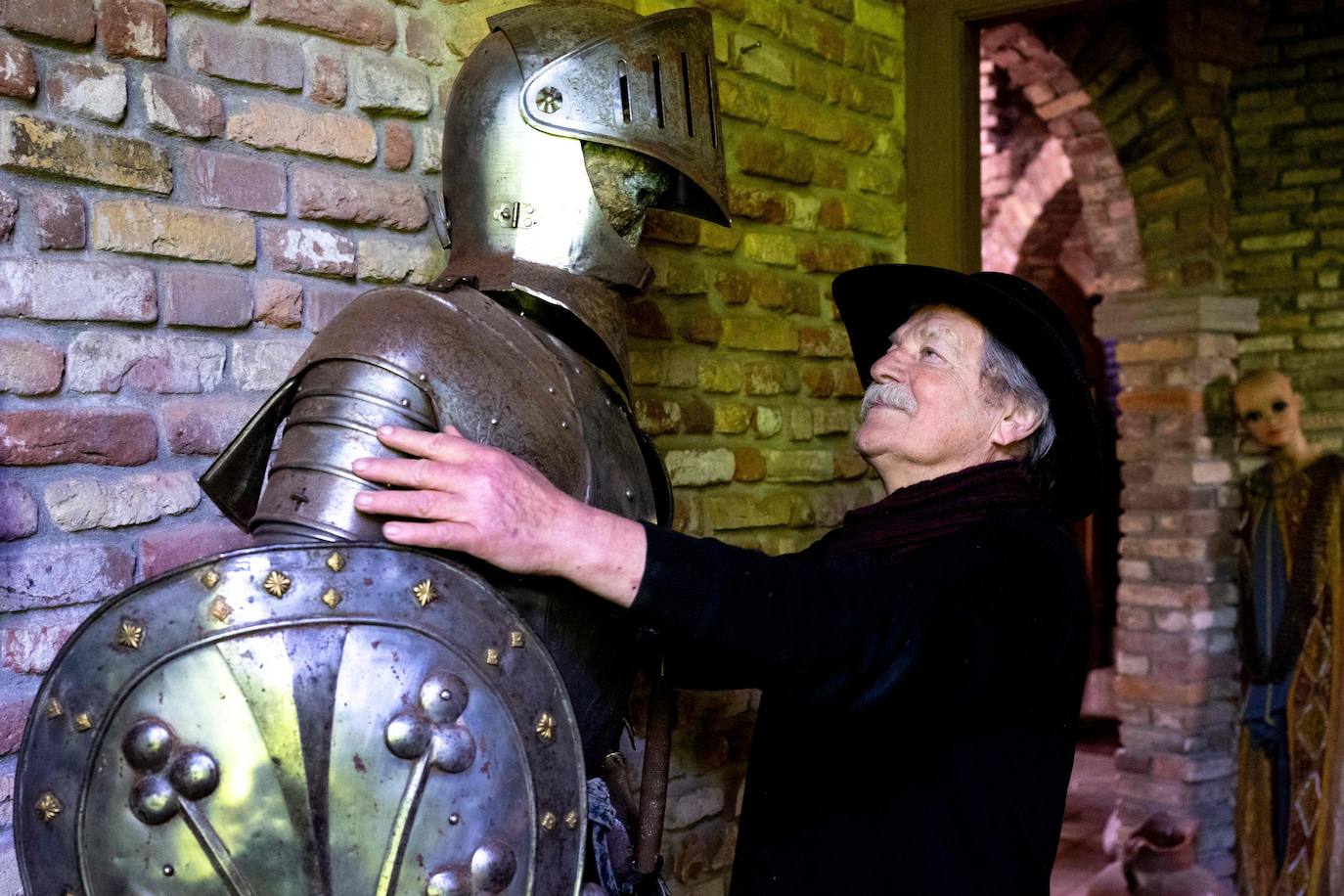 El neerlandés de 76 años que construyó su propio castillo