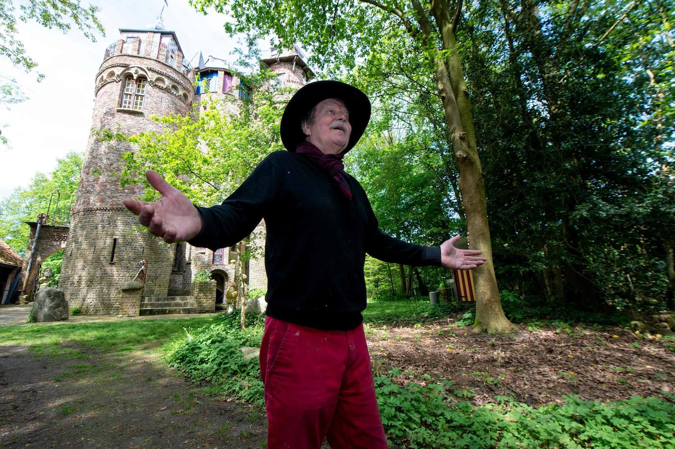 El neerlandés de 76 años que construyó su propio castillo