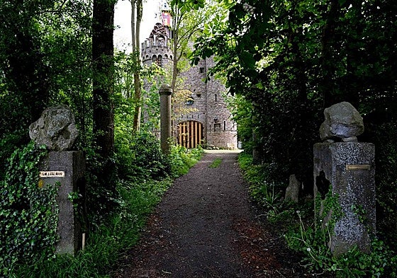 El neerlandés de 76 años que construyó su propio castillo