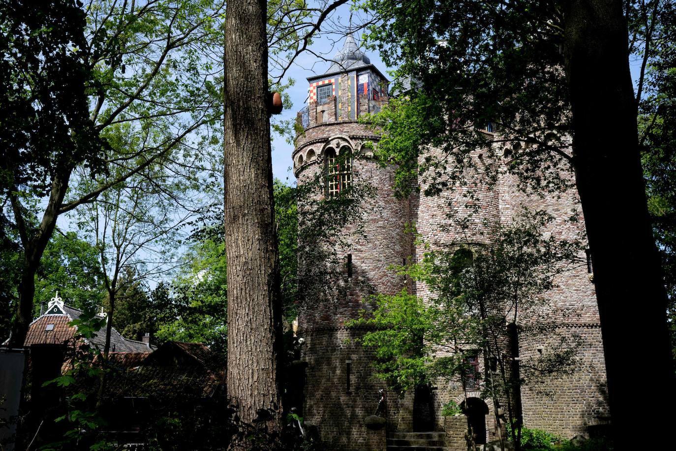 El neerlandés de 76 años que construyó su propio castillo