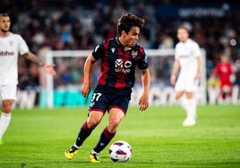 Carlos Álvarez, ante el Eibar.