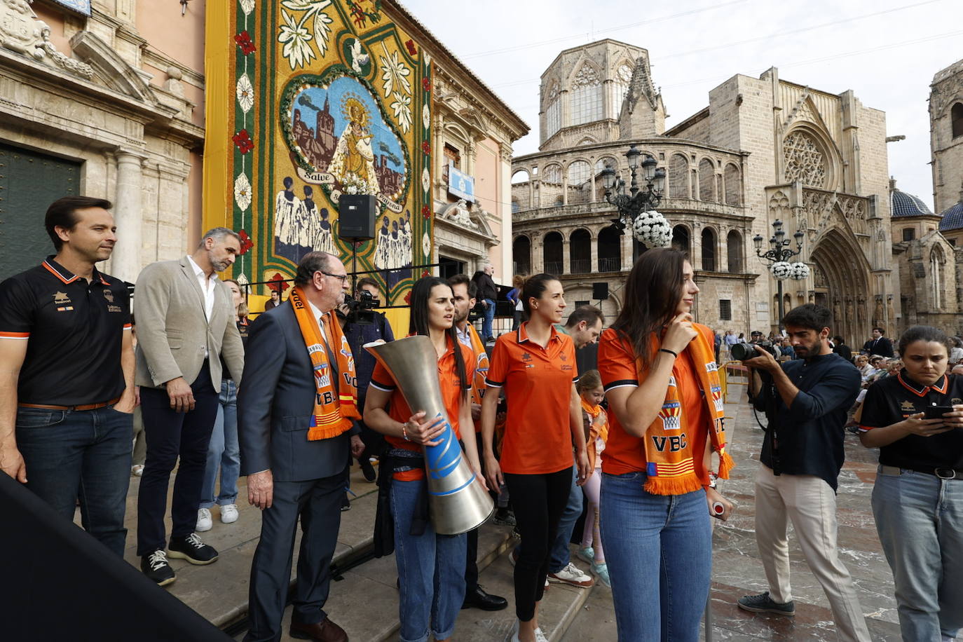 El Valencia Basket femenino celebra su segunda Liga