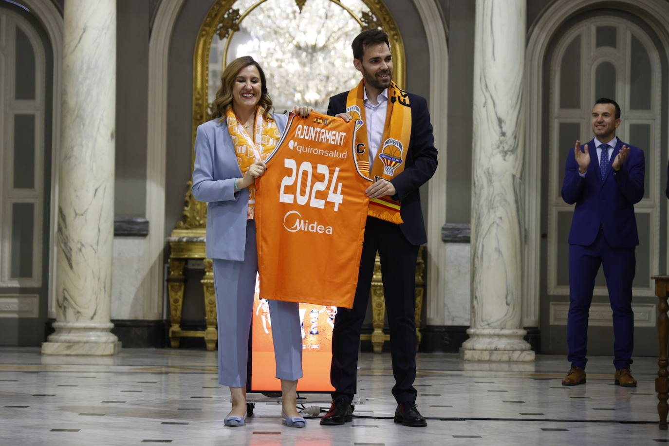 El Valencia Basket femenino celebra su segunda Liga