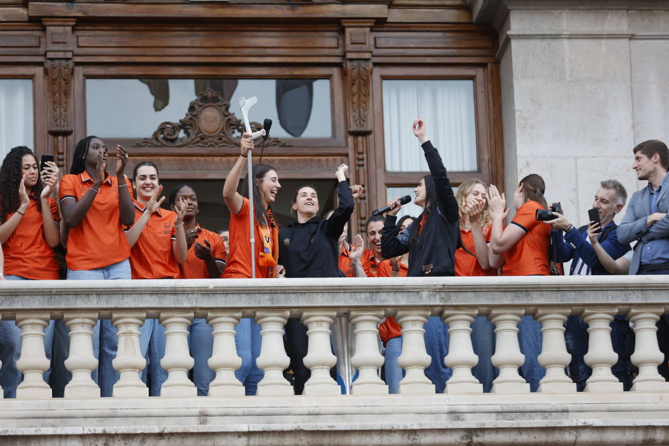 El Valencia Basket femenino celebra su segunda Liga