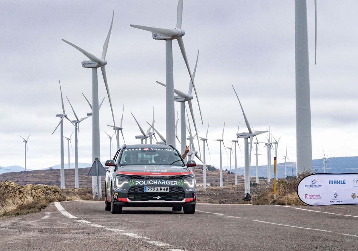 Un coche participante en el rally.