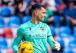 Andrés Fernández, con el Levante.