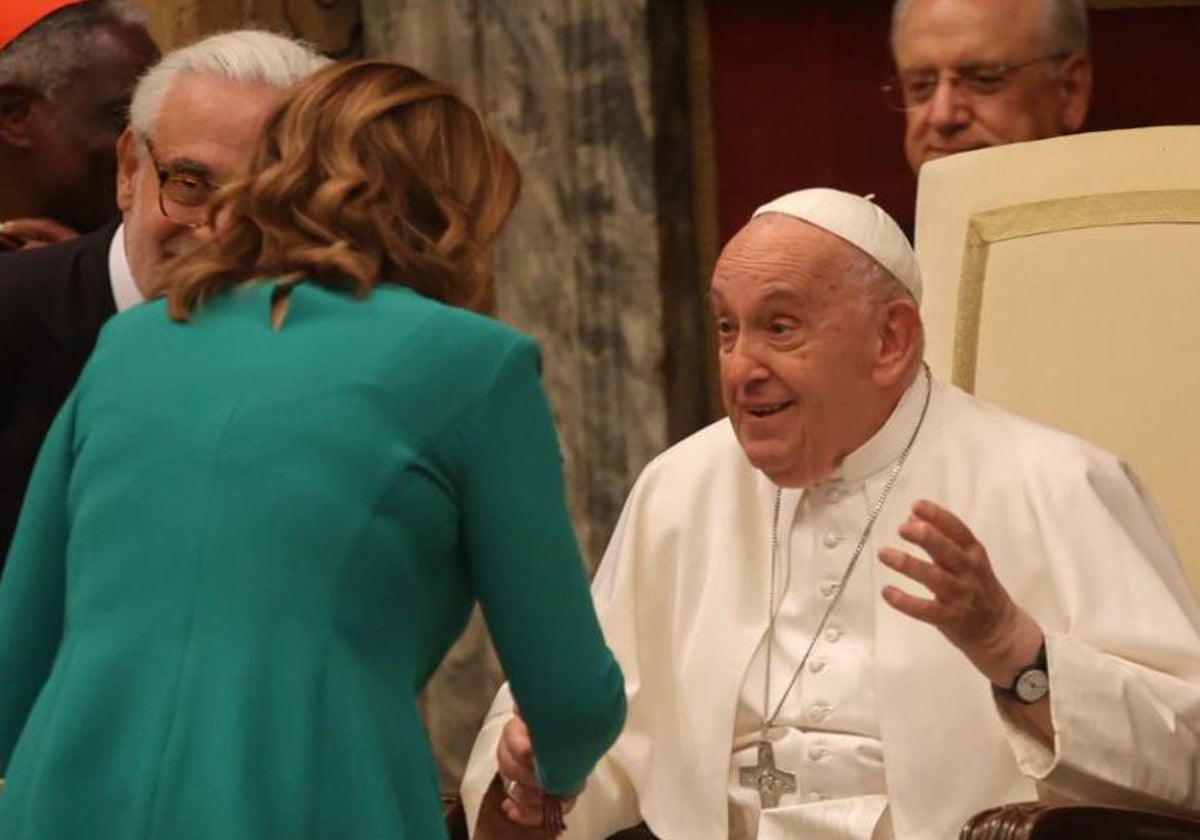 La alcaldesa, con el Papa este jueves por la mañana en el Vaticano.