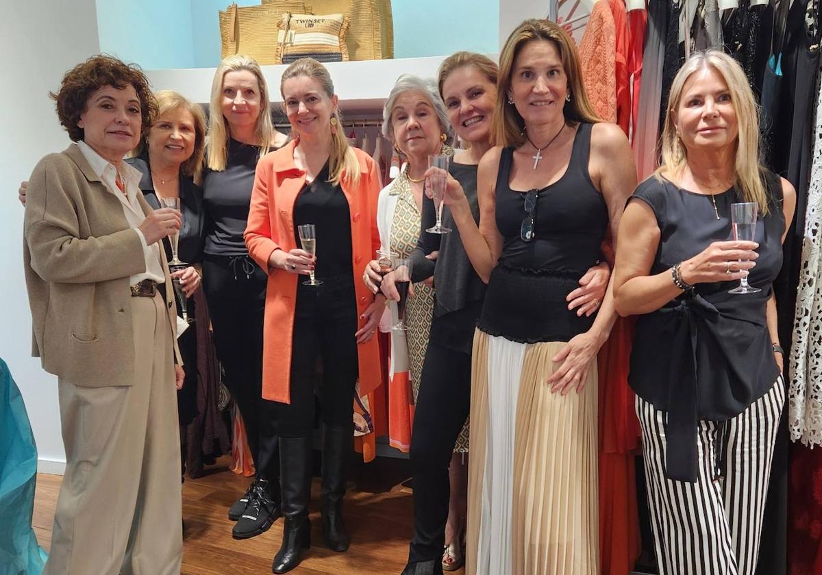 Susa Puertas, Mercedes Tormo, Esther Francés, Elia Giner, María Ángeles Valle, Belén Gómez, María Horrach y Teresa Salvi.