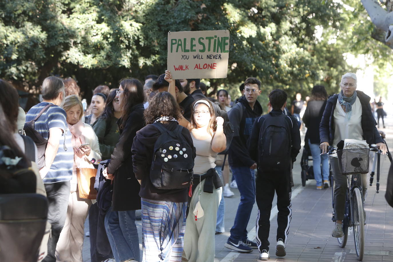 Fotos del atrincheramiento de estudiantes con barricadas en la Facultad de Filosofía de la Universitat de València