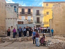 Visita a las excavaciones en Alzira.