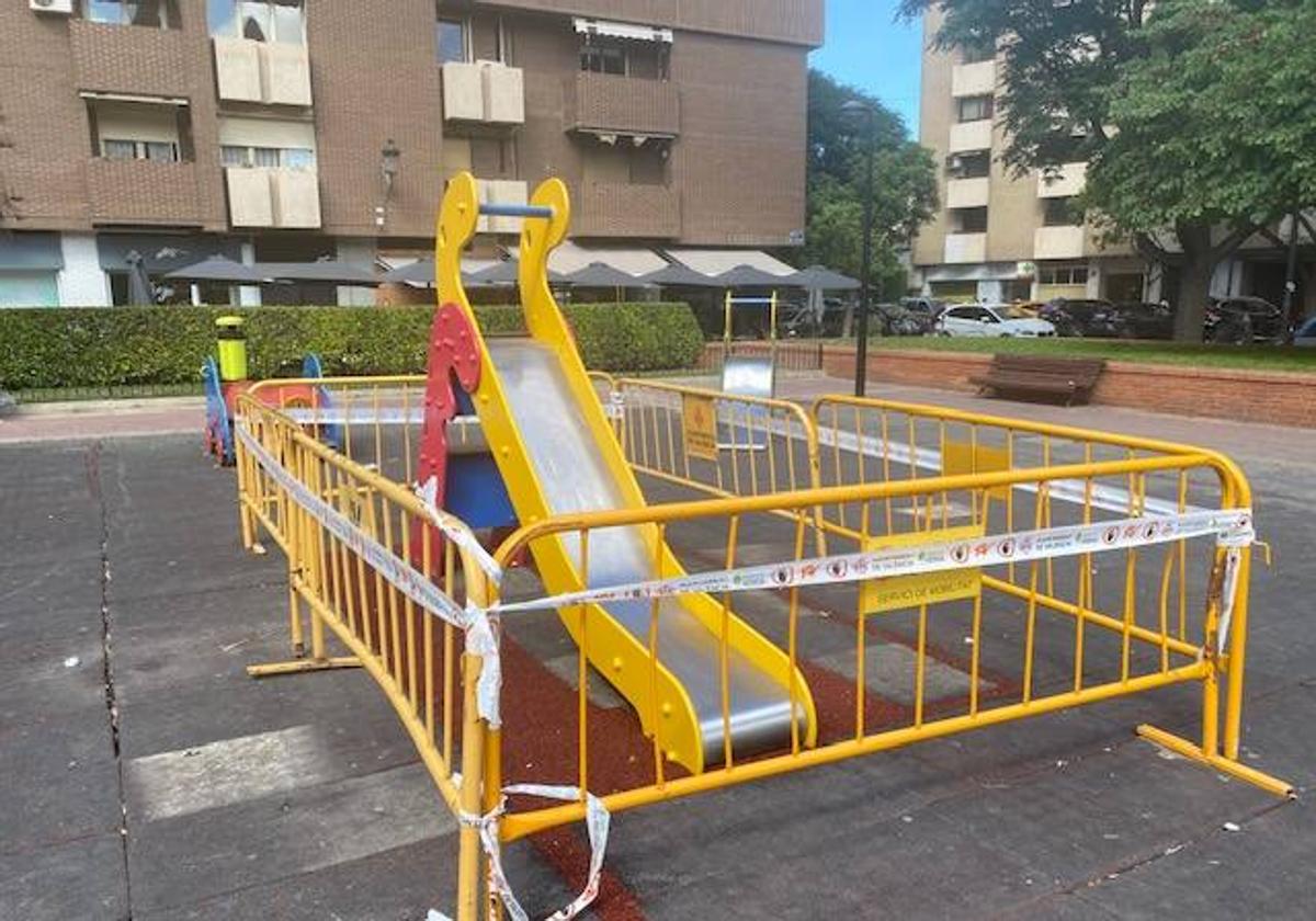 El parque de la calle Albacete se queda sin cebra (o vaca)