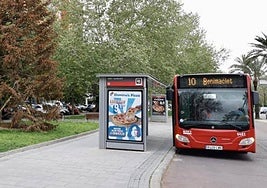 El accidente se ha producido en la rotonda Doctor Tomás Sala con Santo Domingo de Guzmán.