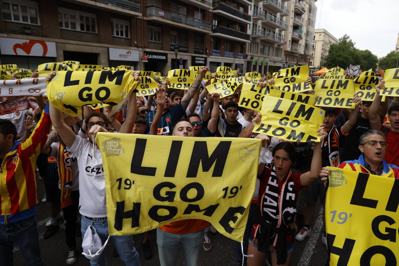Ambiente en las puertas de Mestalla durante el Valencia-Girona