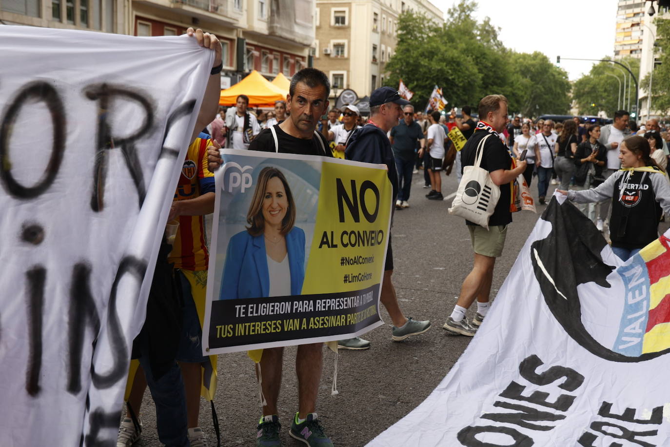 Ambiente en las puertas de Mestalla durante el Valencia-Girona