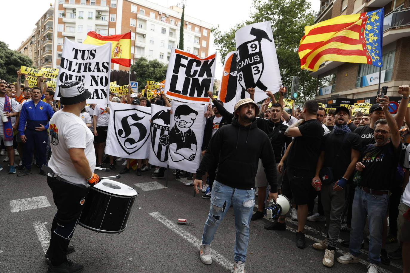 Ambiente en las puertas de Mestalla durante el Valencia-Girona