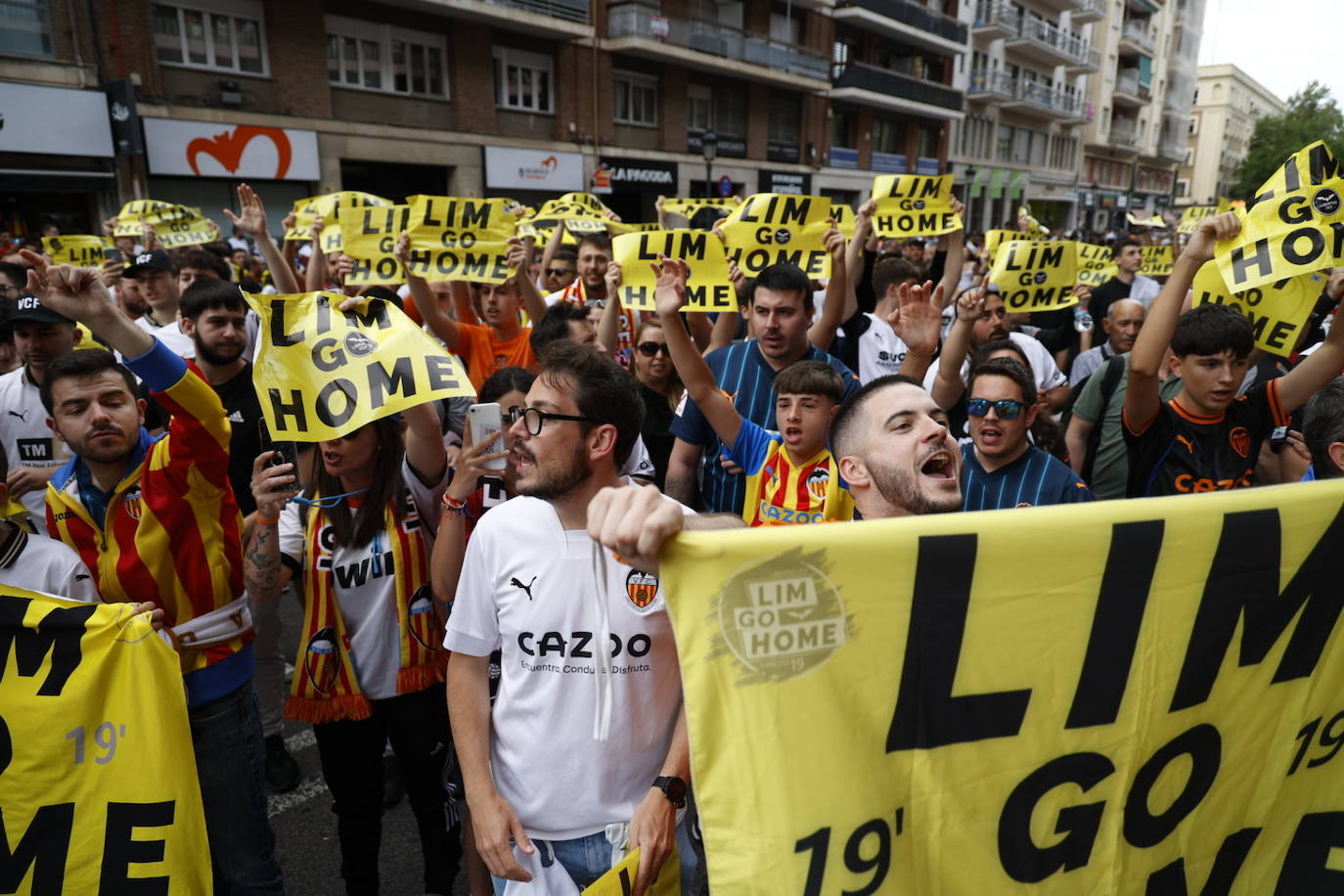 Ambiente en las puertas de Mestalla durante el Valencia-Girona
