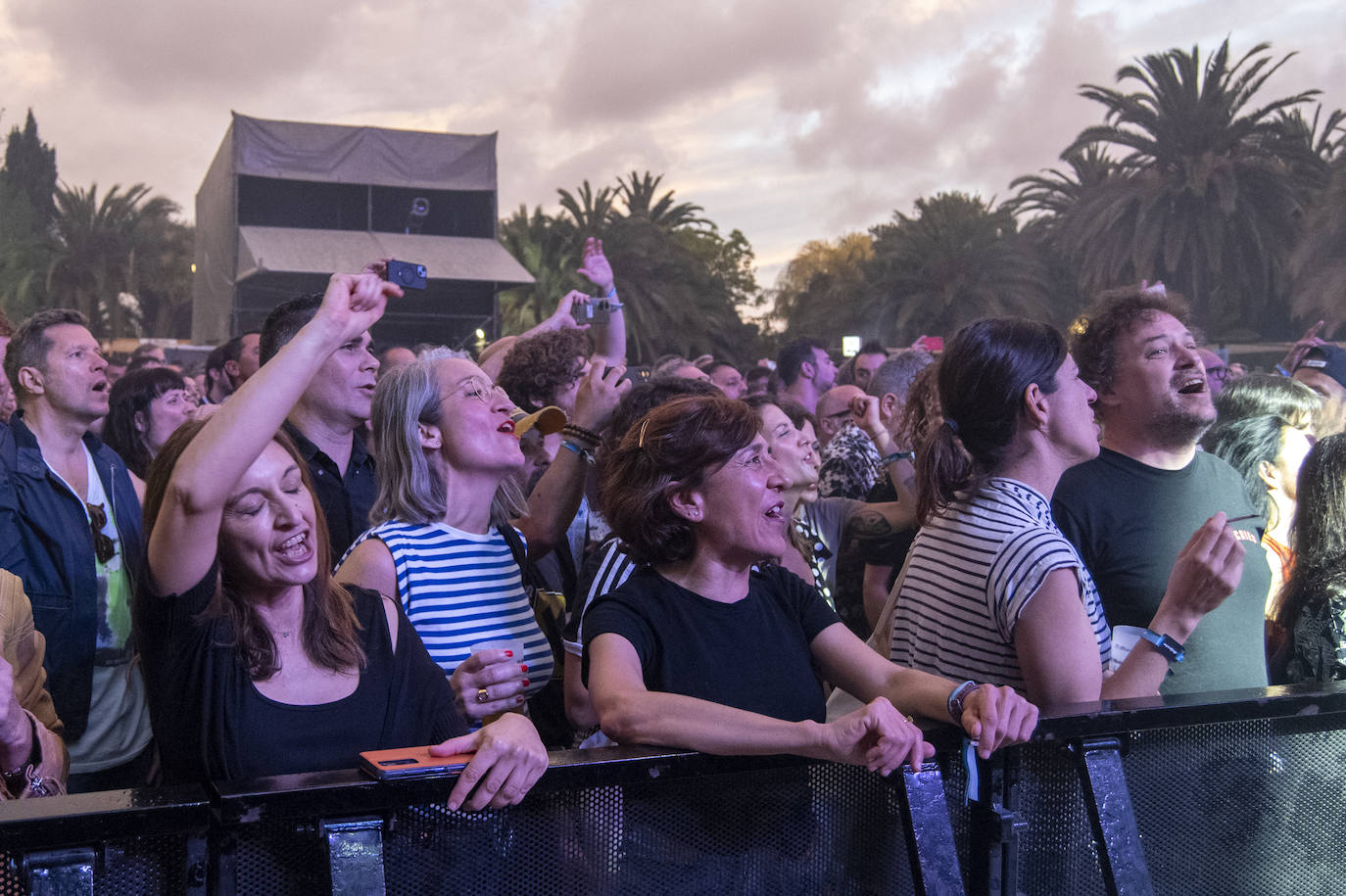 El grupo Los Planetas celebra los 30 años de su disco &#039;Super 8&#039; en un festival en los Jardines de Viveros de Valencia