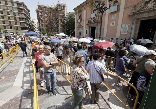 Colas en el último Besamanos a la Virgen.