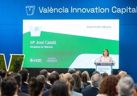 La alcaldesa de Valencia, María José Catalá, en la entrega de distintivos a colectivos turísticos.