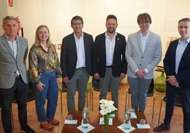 Los participante en la presentación del foro.