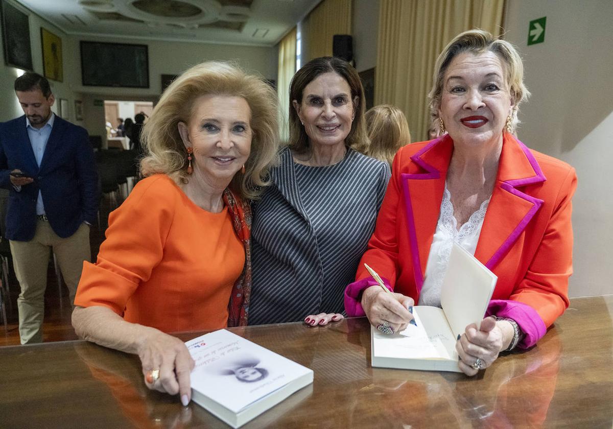 Alicia Viladomat, en la presentación de su libro en el Ateneo, donde ha estado muy bien acompañada.