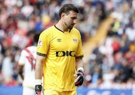 Dimitrievski, con la camiseta del Rayo.