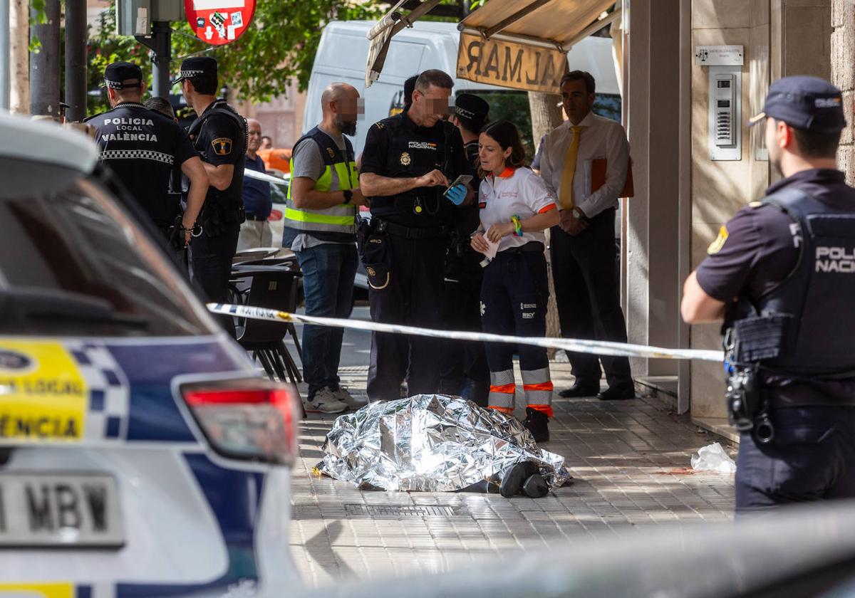 Un hombre mata a otro a puñaladas en Valencia junto a la Finca Roja