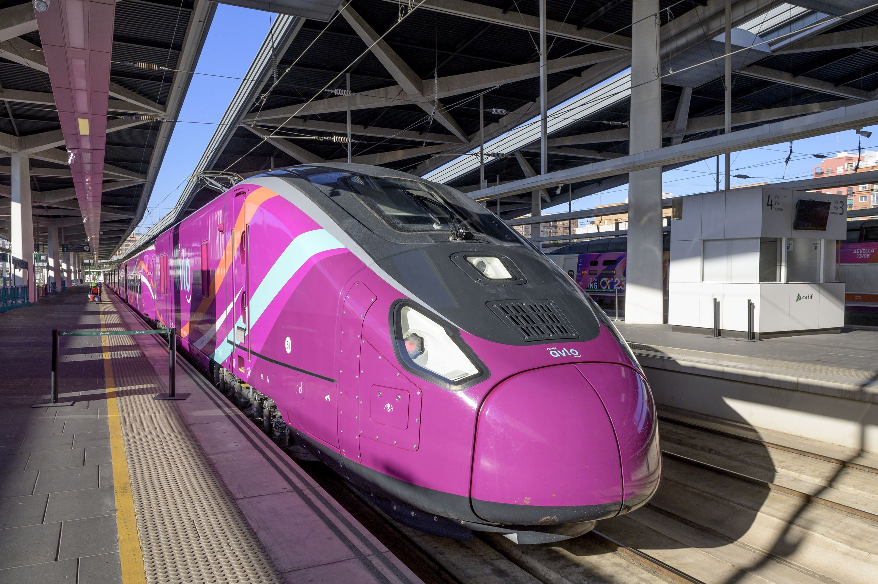 Así son los S-106, los nuevos trenes de Renfe para viajar desde la Comunitat a Madrid o Gijón