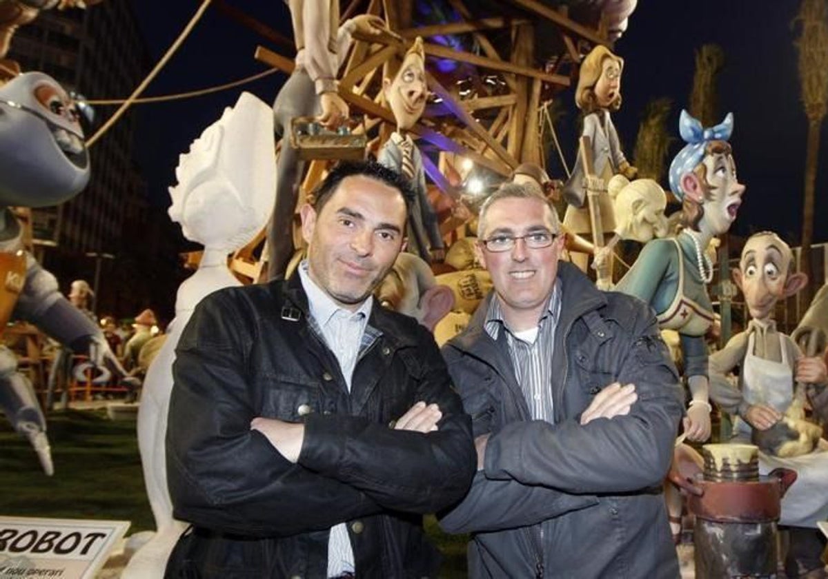 Alejandro Santaeulalia y Vicente Llácer, artistas de la falla municipal grande de 2025.