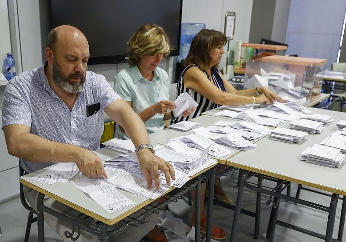 Integrantes de una mesa electoral, en unas elecciones pasadas.