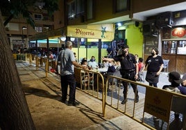 Presencia policial y vallado en la zona de la plaza de Honduras, en imagen de archivo.