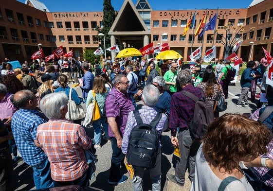 Protesta contra el recortes de grupos en las Escuelas de Idiomas.