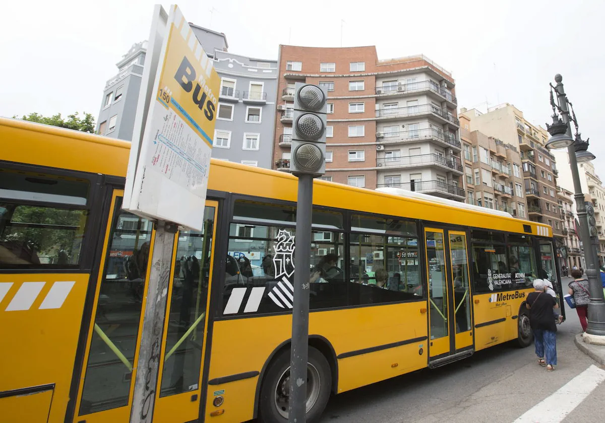 Segundo recurso contencioso de la Generalitat contra el Gobierno en tres días: tras la Albufera, las rebajas del transporte en autobús