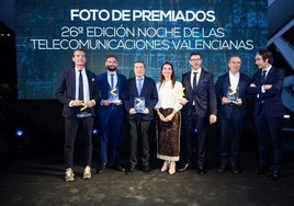 Ruth Merino junto a los premiados del evento