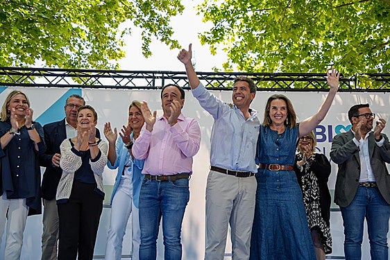 Mazón y Gamarra, junto a miembros del PPCV en Gandia