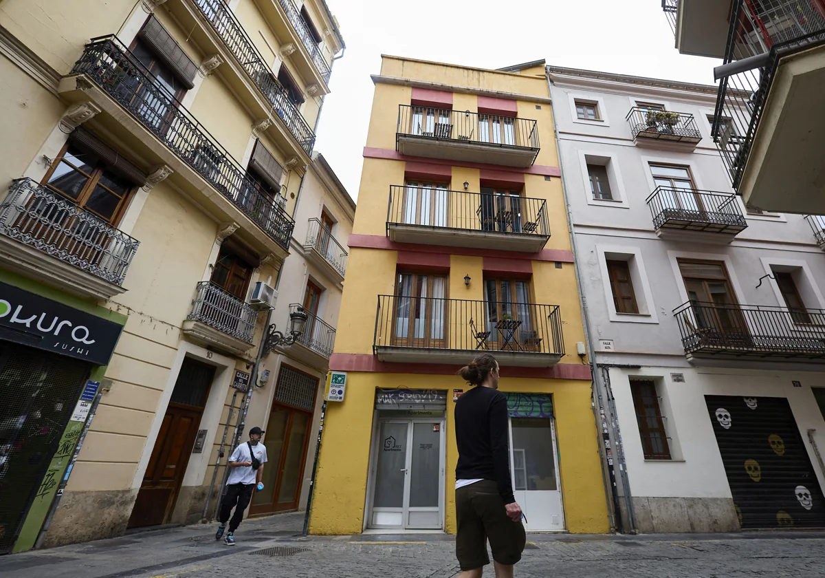 La prohibición temporal de los pisos turísticos en Valencia sólo se aplicará a los situados dentro de las comunidades residenciales.