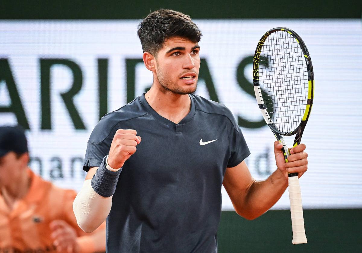 Carlos Alcaraz, durante el partido inaugural de Roland Garros.