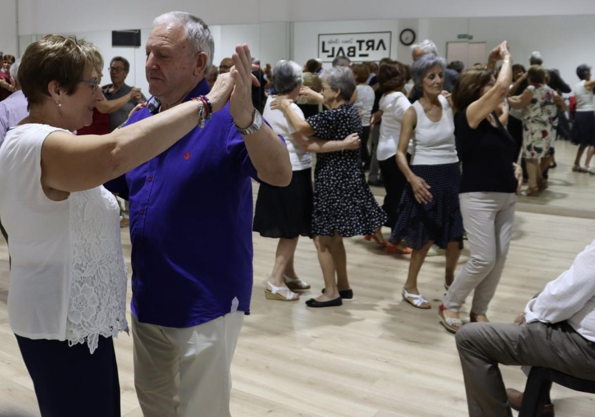 Las sesiones de baile para mayores se realizarán de jueves a domingo