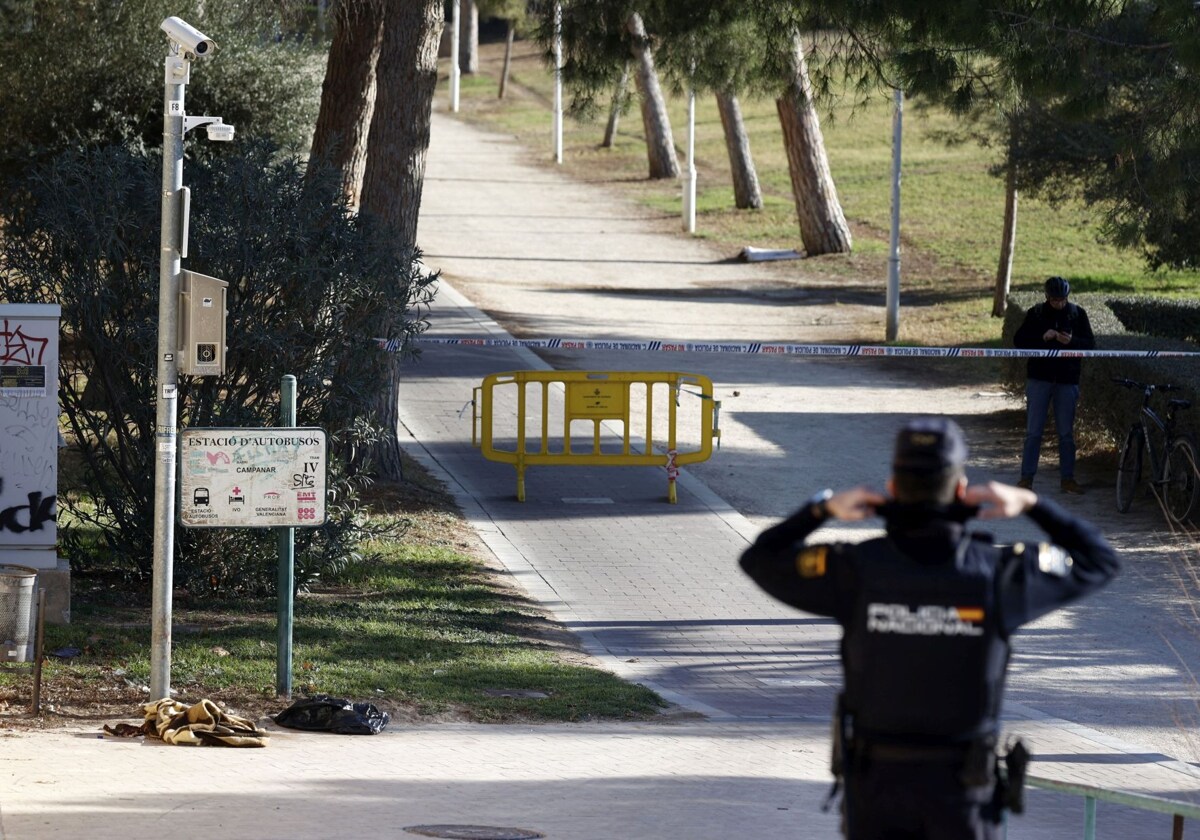 El Síndic reprocha al Ayuntamiento la falta de asistencia a los sintecho tras retirar el reparto de alimentos en el viejo cauce