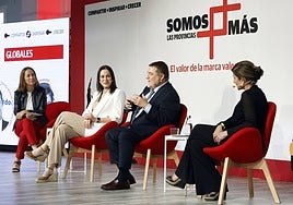 La periodista María José Carchano, la directora del área Internacional de Cámara Valencia, Luz Martínez, el CEO de Tecnología de Polímeros QMC, Francisco Javier Cortés, y la directora ejecutiva de ITV Ice Makers, Cristina Cordón.