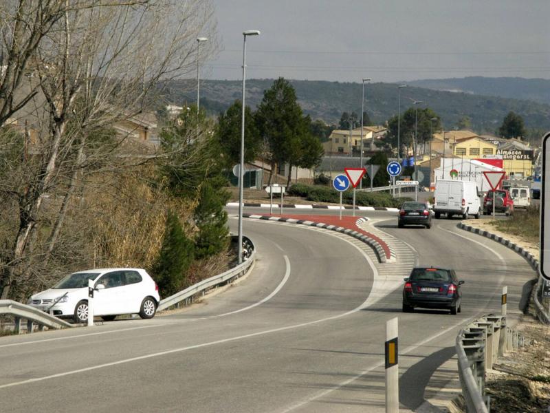 La CV-81 de acceso a Bocairent.