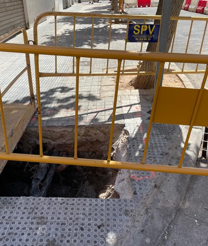 Imagen secundaria 2 - Zona en obras de la avenida Malvarrosa.