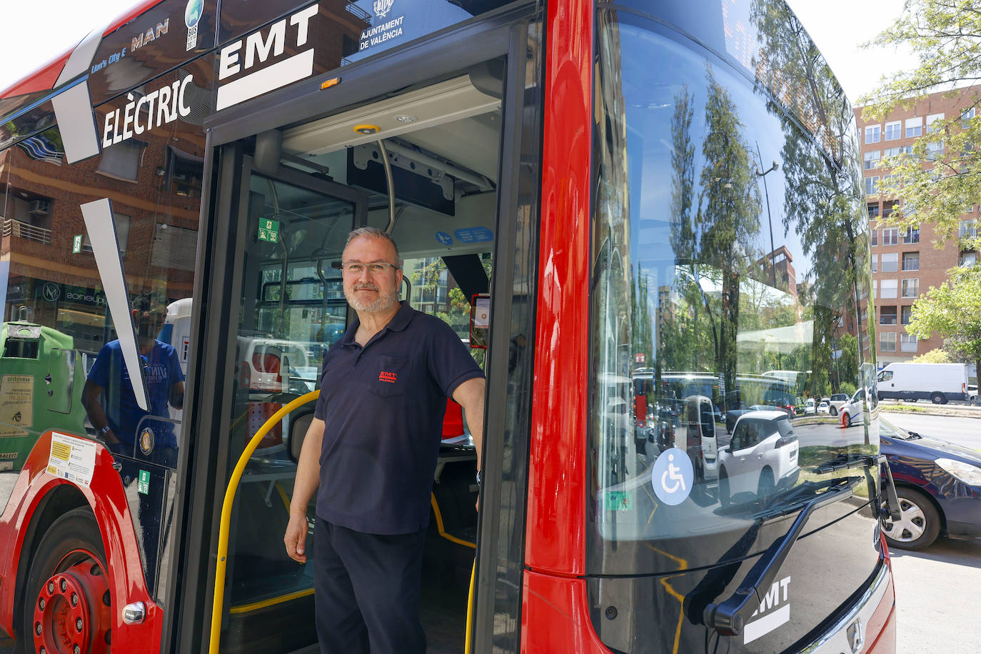 Antonio Rodríguez, el conductor valenciano de la EMT que ha asistido al parto a una pasajera