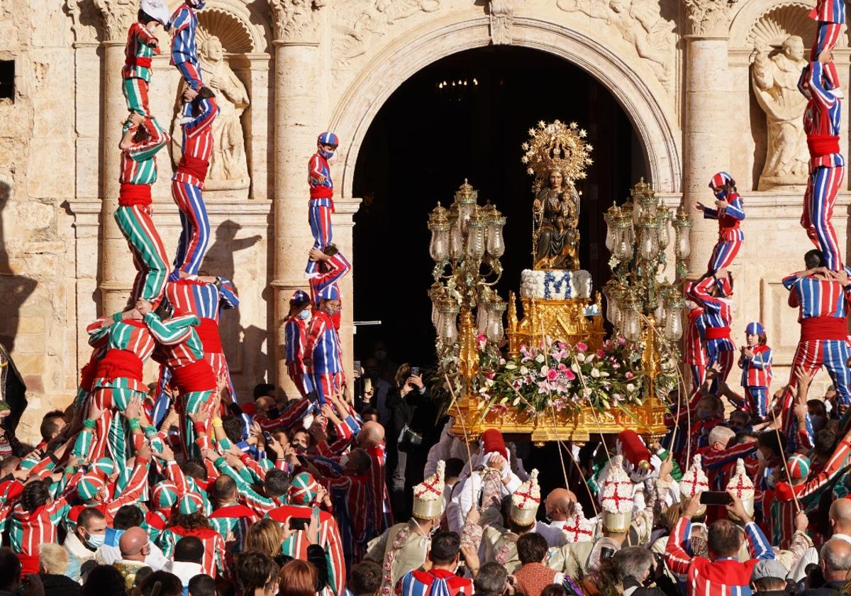 Muixerangues de Algemesí durante la celebración de sus fiesta patronales.