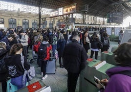 Aglomeración en la Estación del Norte de Valencia, en una imagen de archivo.